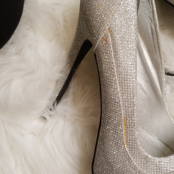 Heels - Picture 2 of 4